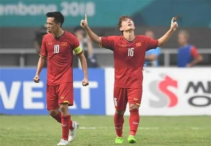 Nội dung: Mùa hè đang đầy vui vẻ với những bức tường nhảy vò đang xu hướng trên mạng